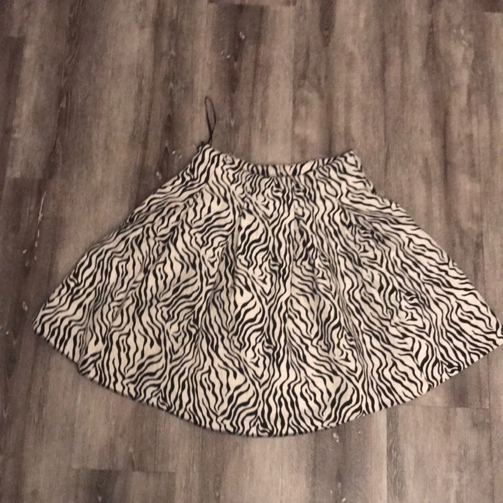 Zebra printed, pleated mini skirt